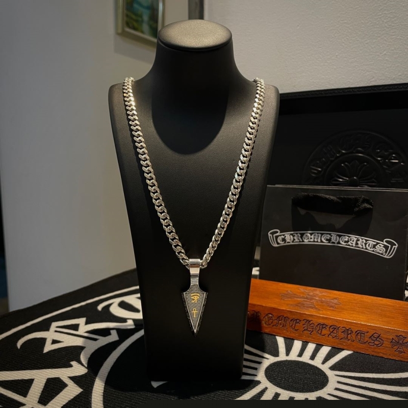 Ch**me He**ts necklaces